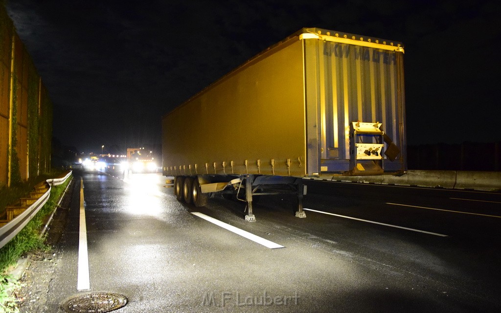 LKW Verfolgung A 3 Rich Oberhausen gestellt mit Nagelbrett Hoehe AS Koeln Dellbrueck P48.JPG - Miklos Laubert